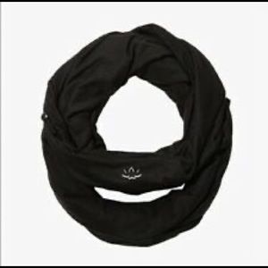 BeyondYoga Pocket Infinity Scarf